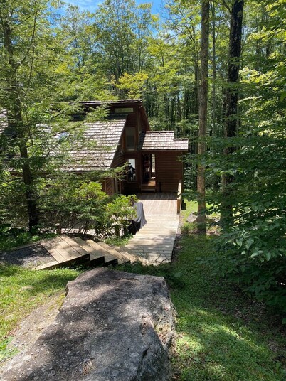 Cozy Cabin Getaway - Convenient to 4 Ski Areas, Hiking and Mountain Bike Trails