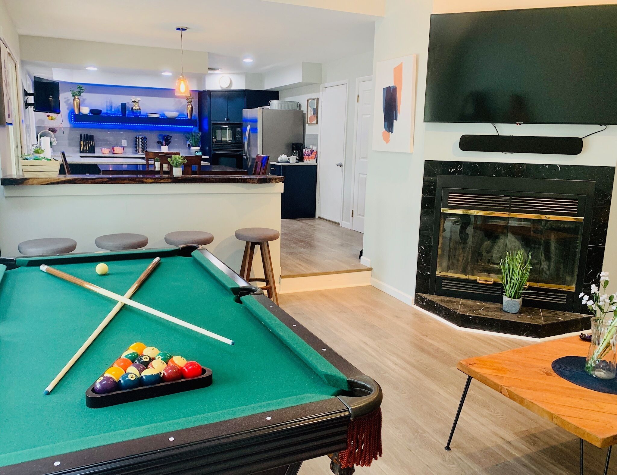 By NYC & Hamptons!  Private Hot Tub, Pool Table - AMENITIES!