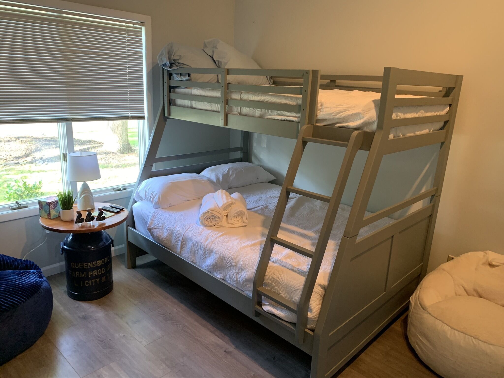 By NYC & Hamptons!  Private Hot Tub, Pool Table - AMENITIES!