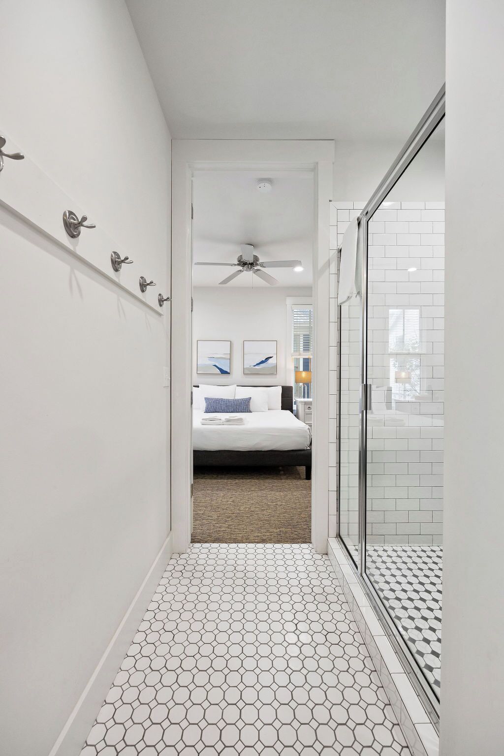 2 habitaciones, tabla de planchar con plancha, wifi y ropa de cama 