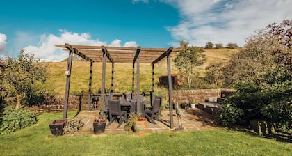 The Vestry Stunning Chapel with Hot Tub