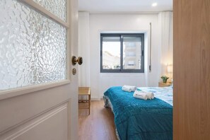 3 habitaciones, tabla de planchar con plancha, cuna de viaje y wifi 