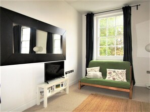 City Triple Room | Iron/ironing board, free WiFi, bed sheets - Large Private Double En-suite - 5 (London)