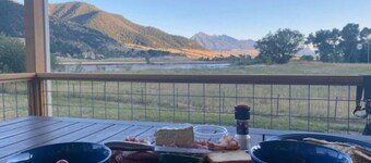 Evergreen Lane Getaway · River Views and Front Porch Sitting in Paradise