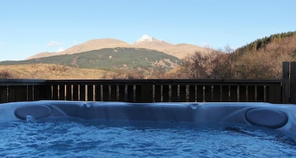 Luxury lodge with hot tub 