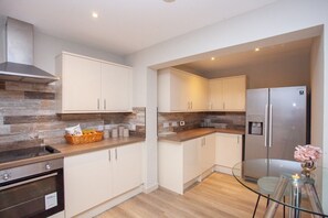 Frigorífic, microones, forn i placa de cuina 