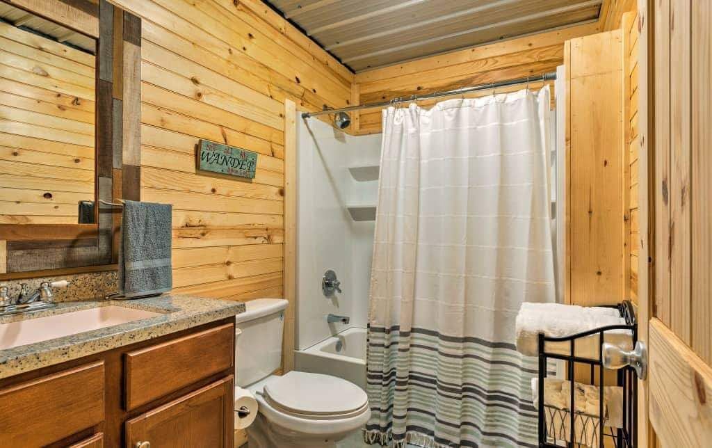 Wander Inn Lodge New Construction Minutes from Mountain Fork River