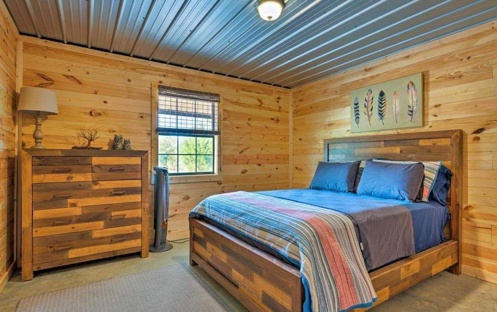 Wander Inn Lodge New Construction Minutes from Mountain Fork River