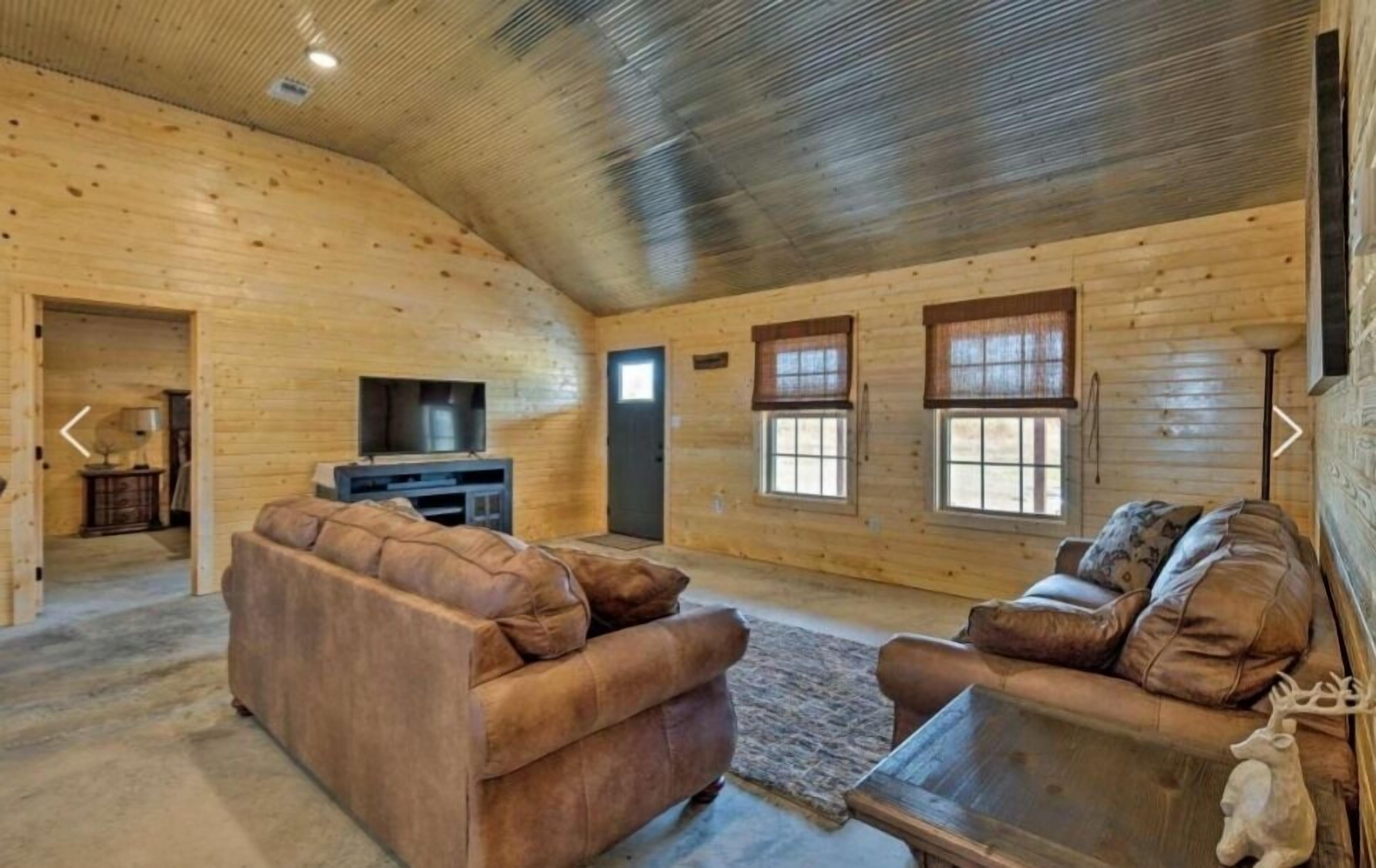 Little House on the Prairie 3 Bed Luxury Cabin Mins from Mt. Fork River