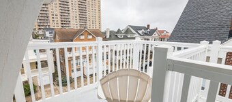 Patio w/ Ocean Views★Beach Block★ Parking★