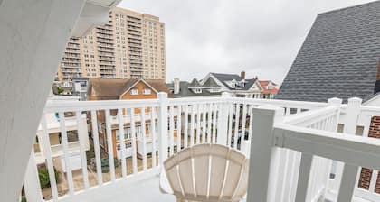 Patio w/ Ocean Views★Beach Block★ Parking★