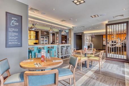 Restaurant. Premier Inn Hereford City Centre - Old Market
