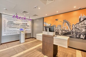 Reception - Premier Inn Hereford City Centre - Old Market (Hereford)