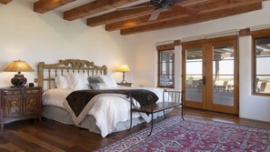 3 habitaciones, escritorio, tabla de planchar con plancha y wifi gratis