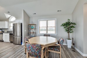 Dining - 1521 - A Summer Place, 6-bed 5.5-bath, Corolla, NC, pet friendly, private pool, hot tub, game room (Corolla)