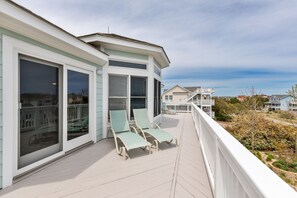 Terrace/patio - 1521 - A Summer Place, 6-bed 5.5-bath, Corolla, NC, pet friendly, private pool, hot tub, game room (Corolla)