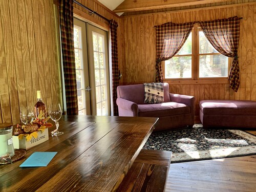 The Craft House - Cutest little Cabin you ever did see!!!