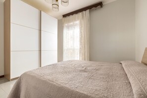 2 Schlafzimmer, Bügeleisen/Bügelbrett