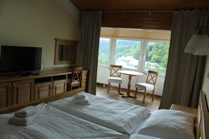 Chambre Deluxe, baignoire Ă jets | 1 chambre, espace de travail pour ordinateur portable, Wi-Fi gratuit