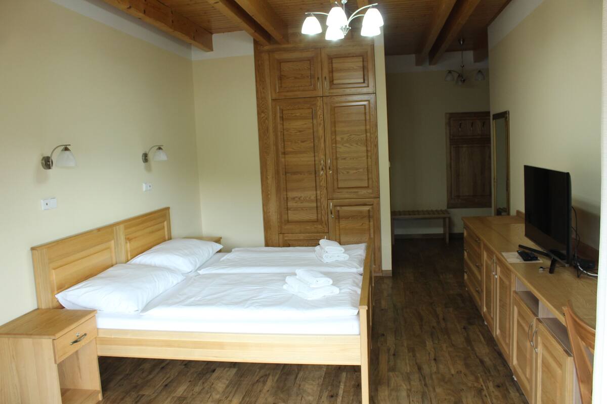 Laptop workspace, WiFi (free), bed sheets