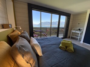 Habitación doble, baño privado, vista al lago (Deluxe)