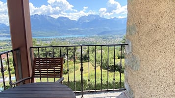 Suite, privébadkamer, uitzicht op meer (4 personnes) | Uitzicht vanaf balkon