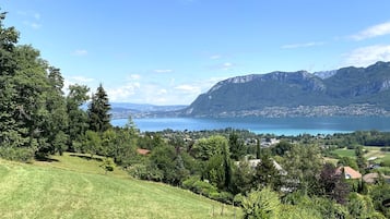 Superior tweepersoonskamer, privébadkamer, uitzicht op meer | Exterieur