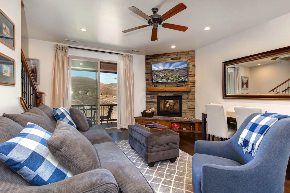 Parks Edge 13322 by Moose Mgmt.-AC-Pool-Hot Tub-TV