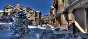 Moose Mgmt at Parks Edge 13322: Balcony w/ Grill-Pool-Hot Tub-TV-WiFi-Views