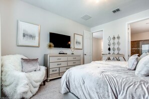 6 bedrooms, iron/ironing board, internet, bed sheets - Beautiful Villa with Private Pool, Close to Disney, Orlando Villa 3037 (Orlando)