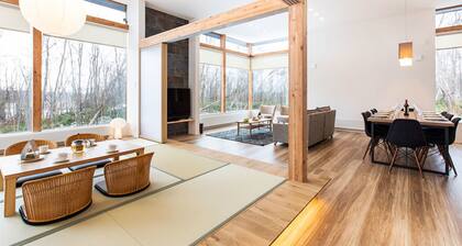 Luxury 4 Bed Ski Chalet minutes from the Ski Fields, Niseko Chalet 1011