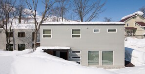 Exterior - Luxury 3 Bed Ski Chalet with Breathtaking Views, Niseko Chalet 1002 (Niseko)