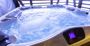 Spa - Exclusive 2 Bedroom Vacation Home in Hirafu, Close to Ski Resort, Niseko Apartment 1016 (Niseko)