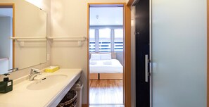 Hair dryer, towels - Exclusive 2 Bedroom Vacation Home in Hirafu, Close to Ski Resort, Niseko Apartment 1016 (Niseko)
