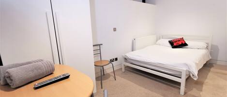 City tweepersoonskamer | Luxe beddengoed, individueel gedecoreerd, individueel gemeubileerd