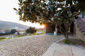 المنطقة المحيطة بالمنشأة