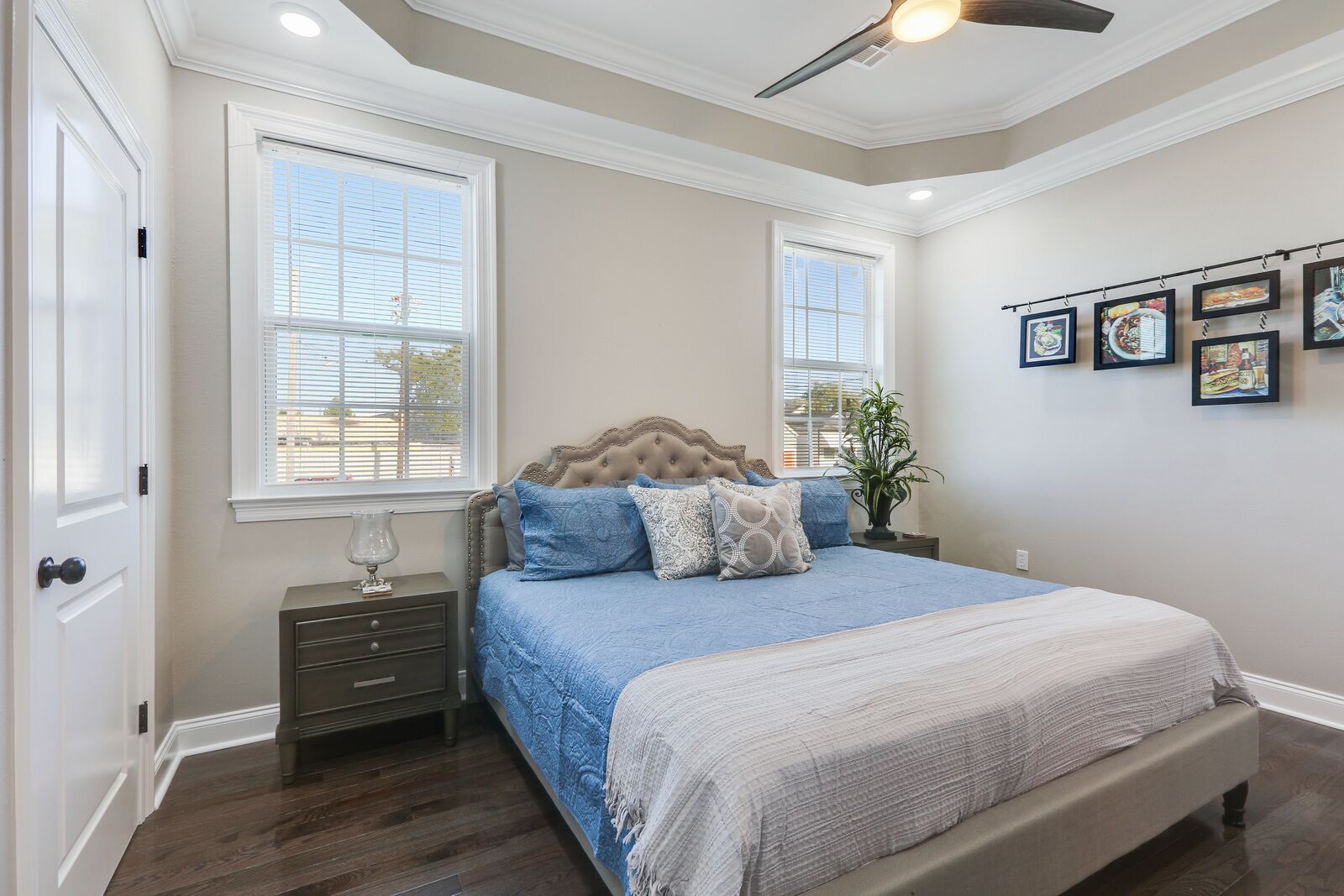 4 habitaciones, tabla de planchar con plancha, wifi y ropa de cama 