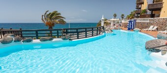 Altamar 44 balcony&pool By CanariasGetaway