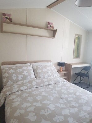 2 bedrooms, desk, free WiFi, bed sheets