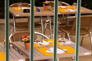 Terrace/patio - Hotel Le Relais De Poste (Arles)