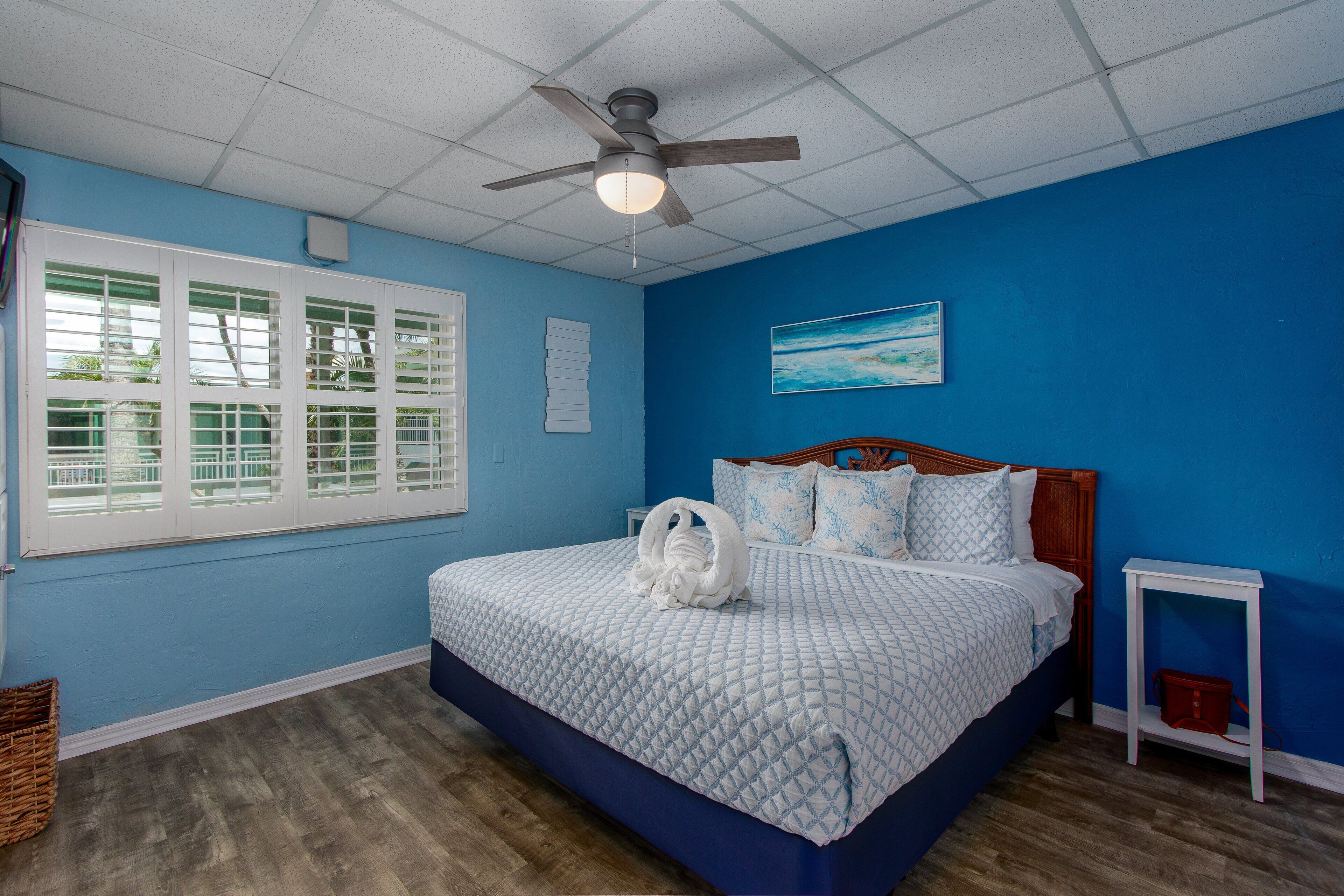 Skrivebord, strykejern/-brett, wi-fi (inkludert) og sengetøy