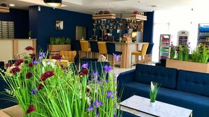 A modern bar area with seating, a sofa, and a coffee table. - Holiday Park (Varna)