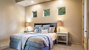 4 soverom, skrivebord, reiseseng for barn og wi-fi (inkludert)