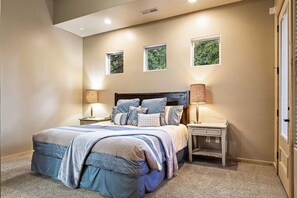 4 bedrooms, desk, travel cot, free WiFi