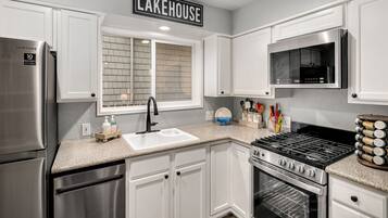 KylskÄp, mikrovÄgsugn, ugn och spishÀll