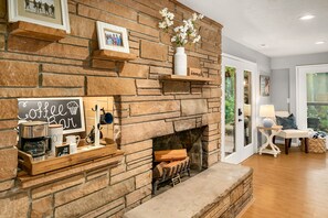 Interior - The Cottage at Lake Sammamish, Generator, Dog Friendly, Lake Access (Sammamish)