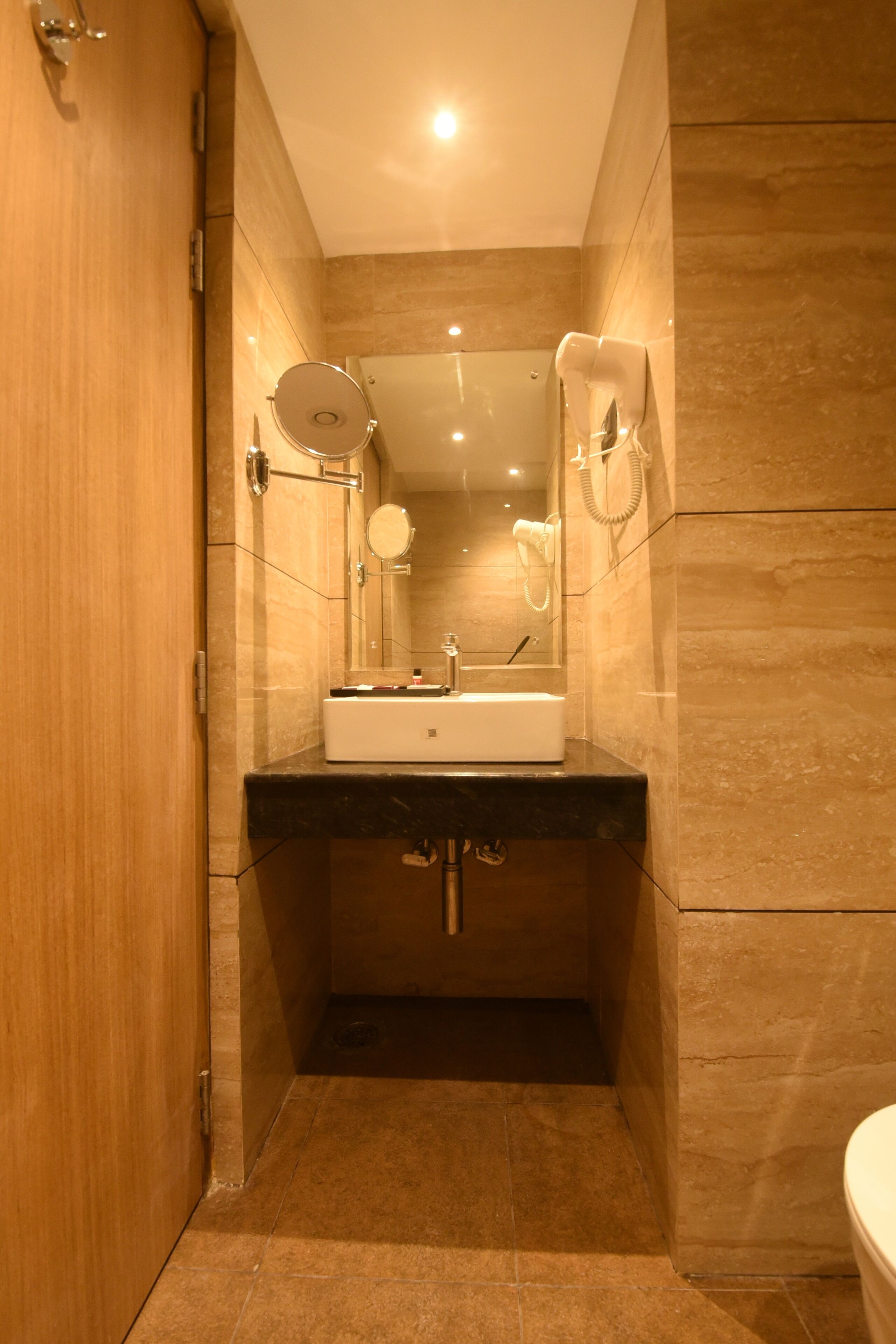 Emerald Clarks Inn Suites