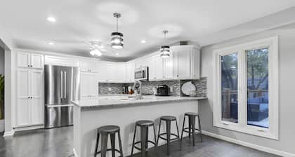 Upscale 5BR Home w/Entertainer's Deck & Gated Driveway