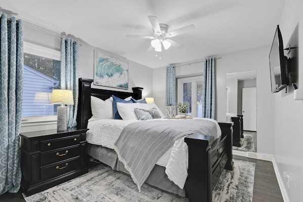 5 bedrooms, desk, iron/ironing board, travel crib