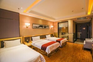 A hotel room with three beds, a desk, a chair, and a glass partition. - Jinshi Building Hotel（Yuegezhuang Bridge, Beijing West Railway Station） (Beijing)